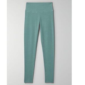 NWT Aritzia tnaCHILL atmosphere mid-rise 7/8 leggings